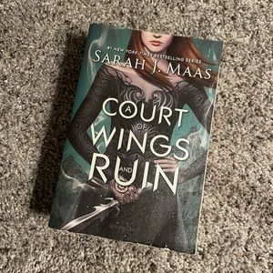 Paperback A Court Of Wings and Ruin by Sarah J Maas